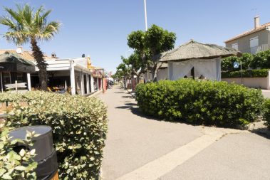 Portiragnes Plage Ferienhaus Einkaufsstraße mit Palmen