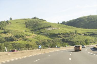 Portiragnes Plage Ferienhaus Weinanbau Wein Weinberge Autobahn Autos