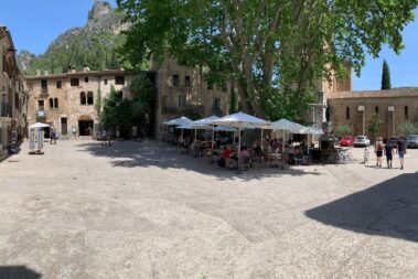 Innenhof Kirche Abbaye de Gellone Mairie Museum Saint Guilhem le Désert
