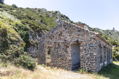 Pyrenäen Wandertour Tour de Madaloc verlassenes Haus Antike