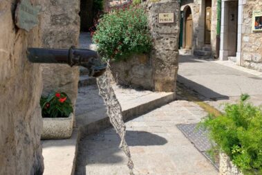 Saint Guilhem le Désert Brunnen Passage