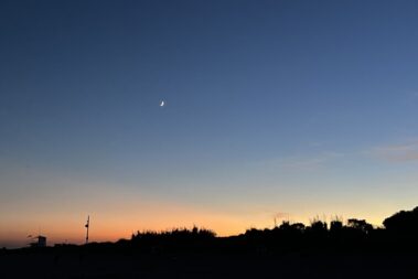 Sonnenuntergang Mond am Strand von Portiragnes Plage
